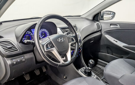 Hyundai Solaris II рестайлинг, 2011 год, 870 000 рублей, 16 фотография