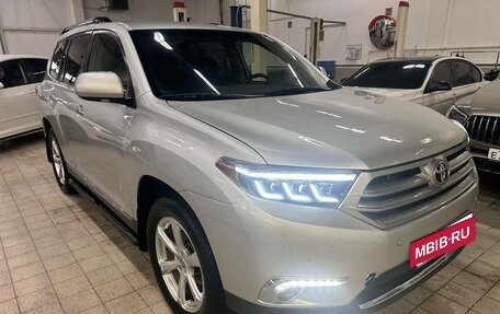 Toyota Highlander III, 2012 год, 1 750 000 рублей, 2 фотография