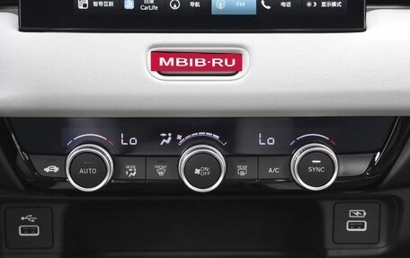 Honda Vezel, 2024 год, 2 350 635 рублей, 2 фотография