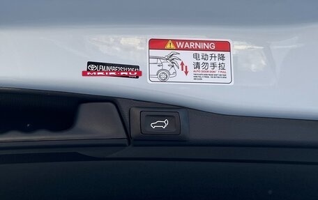 Toyota RAV4, 2025 год, 4 500 000 рублей, 21 фотография