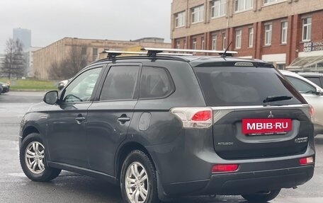 Mitsubishi Outlander III рестайлинг 3, 2014 год, 1 199 000 рублей, 4 фотография