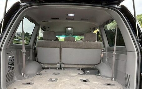 Toyota Land Cruiser 100 рестайлинг 2, 2006 год, 1 870 000 рублей, 13 фотография