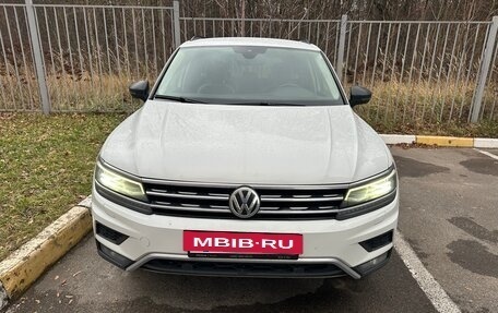 Volkswagen Tiguan II, 2019 год, 2 390 000 рублей, 2 фотография