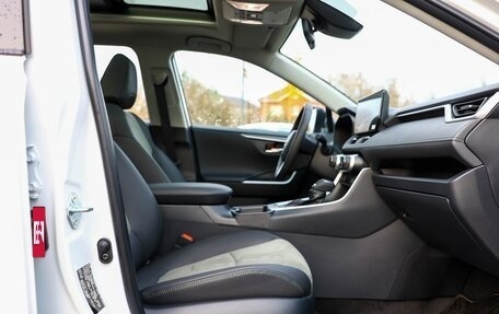 Toyota RAV4, 2025 год, 4 050 000 рублей, 8 фотография