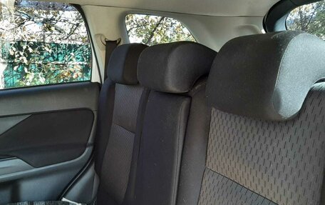 Mitsubishi Outlander III рестайлинг 3, 2014 год, 1 050 000 рублей, 5 фотография