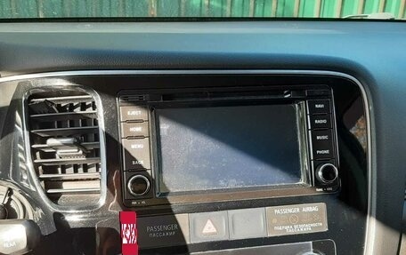 Mitsubishi Outlander III рестайлинг 3, 2014 год, 1 050 000 рублей, 4 фотография