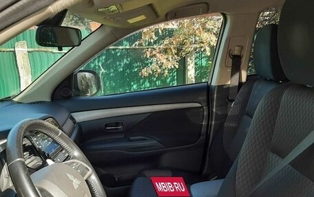 Mitsubishi Outlander III рестайлинг 3, 2014 год, 1 050 000 рублей, 6 фотография