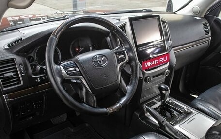 Toyota Land Cruiser 200, 2016 год, 4 398 000 рублей, 16 фотография