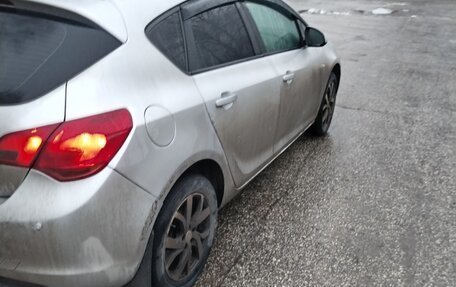 Opel Astra J, 2011 год, 460 000 рублей, 2 фотография