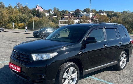 Toyota Highlander III, 2013 год, 1 860 000 рублей, 2 фотография