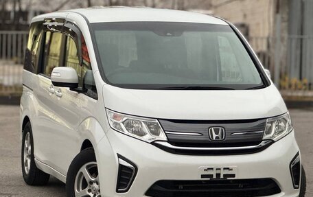 Honda Stepwgn IV, 2018 год, 2 199 999 рублей, 3 фотография