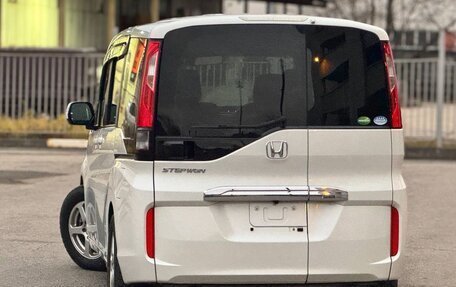 Honda Stepwgn IV, 2018 год, 2 199 999 рублей, 4 фотография