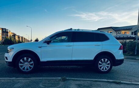 Volkswagen Tiguan II, 2018 год, 2 300 000 рублей, 4 фотография