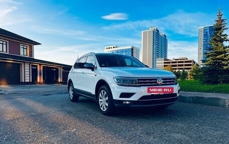 Volkswagen Tiguan II, 2018 год, 2 300 000 рублей, 2 фотография