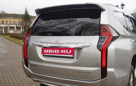 Mitsubishi Pajero Sport III рестайлинг, 2017 год, 2 850 000 рублей, 7 фотография