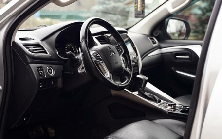 Mitsubishi Pajero Sport III рестайлинг, 2017 год, 2 850 000 рублей, 24 фотография