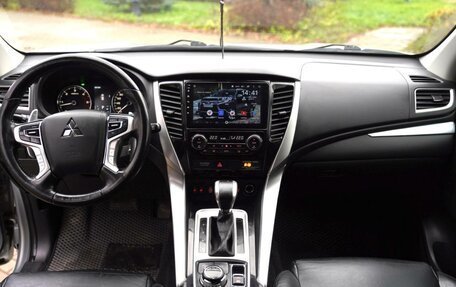 Mitsubishi Pajero Sport III рестайлинг, 2017 год, 2 850 000 рублей, 20 фотография