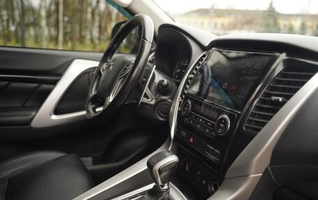 Mitsubishi Pajero Sport III рестайлинг, 2017 год, 2 850 000 рублей, 22 фотография