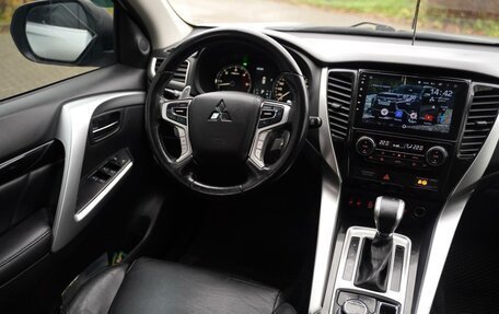 Mitsubishi Pajero Sport III рестайлинг, 2017 год, 2 850 000 рублей, 27 фотография