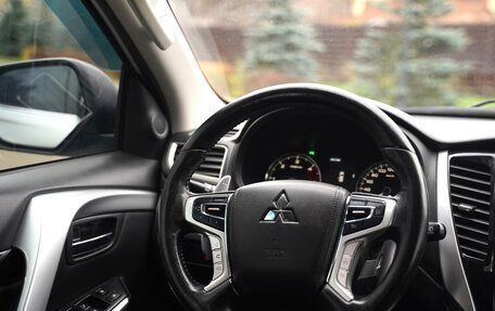 Mitsubishi Pajero Sport III рестайлинг, 2017 год, 2 850 000 рублей, 30 фотография