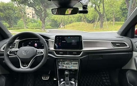 Volkswagen T-Roc I, 2022 год, 2 025 000 рублей, 5 фотография