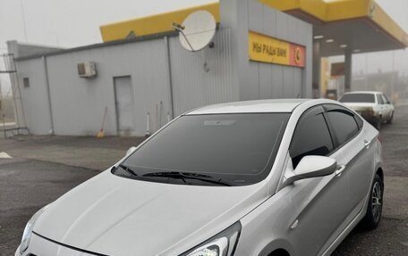 Hyundai Solaris II рестайлинг, 2012 год, 580 000 рублей, 3 фотография