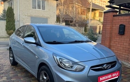 Hyundai Solaris II рестайлинг, 2011 год, 1 170 000 рублей, 2 фотография