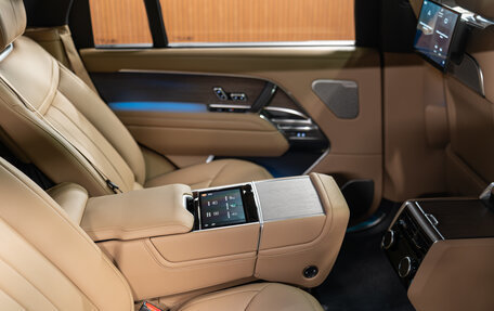 Land Rover Range Rover IV рестайлинг, 2025 год, 27 990 000 рублей, 19 фотография