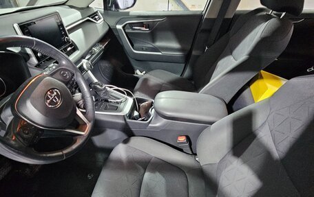 Toyota RAV4, 2019 год, 2 950 000 рублей, 5 фотография