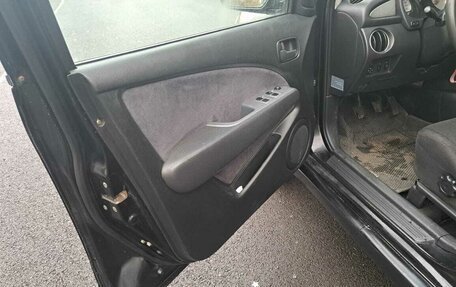 Mitsubishi Outlander III рестайлинг 3, 2004 год, 299 999 рублей, 14 фотография