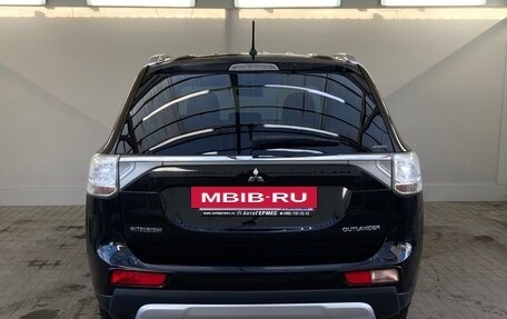 Mitsubishi Outlander III рестайлинг 3, 2014 год, 1 470 000 рублей, 3 фотография