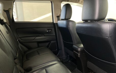 Mitsubishi Outlander III рестайлинг 3, 2014 год, 1 470 000 рублей, 14 фотография