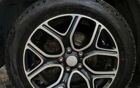 Mitsubishi Outlander III рестайлинг 3, 2014 год, 1 470 000 рублей, 17 фотография