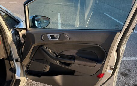 Ford Fiesta, 2015 год, 800 000 рублей, 10 фотография