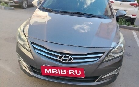 Hyundai Solaris II рестайлинг, 2015 год, 850 000 рублей, 3 фотография