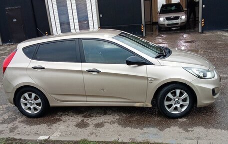 Hyundai Solaris II рестайлинг, 2012 год, 420 000 рублей, 2 фотография