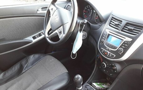 Hyundai Solaris II рестайлинг, 2012 год, 420 000 рублей, 8 фотография