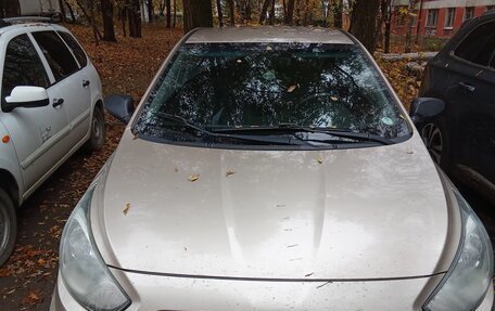 Hyundai Solaris II рестайлинг, 2012 год, 420 000 рублей, 5 фотография