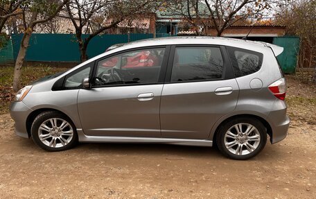 Honda Fit III, 2010 год, 950 000 рублей, 4 фотография