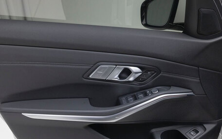 BMW 3 серия, 2021 год, 2 710 000 рублей, 14 фотография