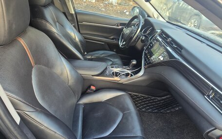 Toyota Camry, 2018 год, 2 600 000 рублей, 8 фотография