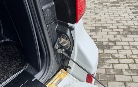 Toyota Land Cruiser 200, 2013 год, 4 100 000 рублей, 36 фотография