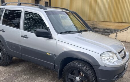 Chevrolet Niva I рестайлинг, 2017 год, 850 000 рублей, 2 фотография