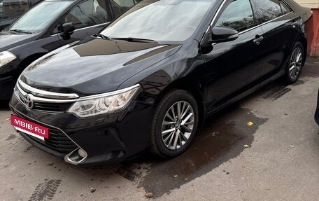 Toyota Camry, 2017 год, 2 350 000 рублей, 2 фотография