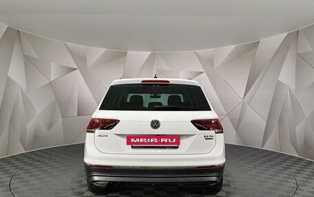 Volkswagen Tiguan II, 2017 год, 2 395 000 рублей, 6 фотография