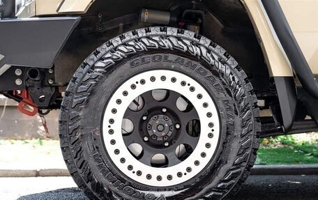 Toyota Land Cruiser 70, 2019 год, 45 000 000 рублей, 9 фотография