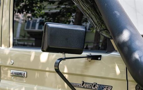 Toyota Land Cruiser 70, 2019 год, 45 000 000 рублей, 10 фотография