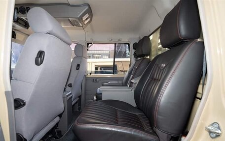 Toyota Land Cruiser 70, 2019 год, 45 000 000 рублей, 16 фотография