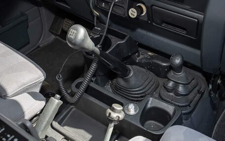 Toyota Land Cruiser 70, 2019 год, 45 000 000 рублей, 19 фотография