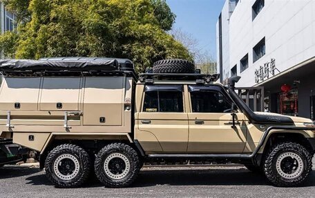 Toyota Land Cruiser 70, 2019 год, 45 000 000 рублей, 23 фотография